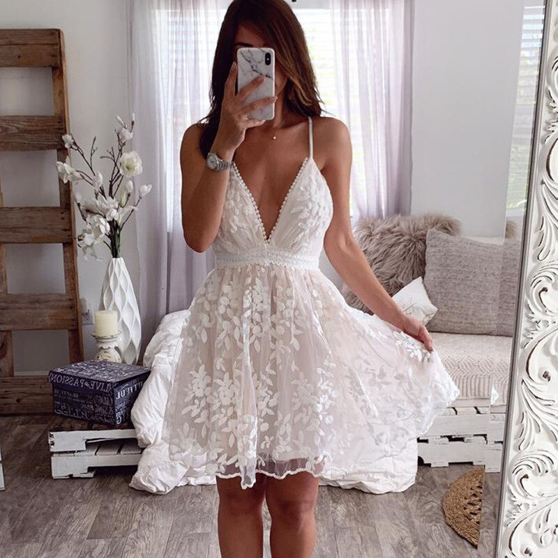 Vestido de Festa Curto Bordado de Renda Branco