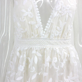 Vestido de Festa Curto Bordado de Renda Branco